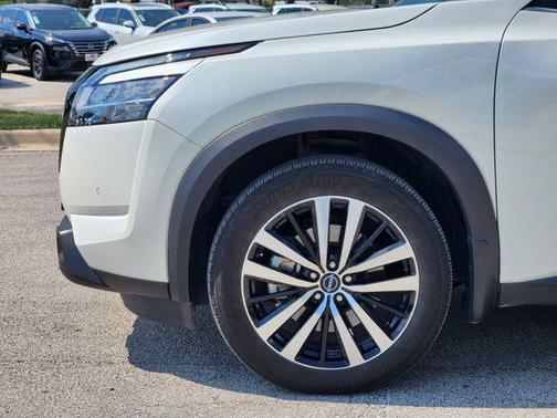 2024 Nissan Pathfinder Platinum FWD