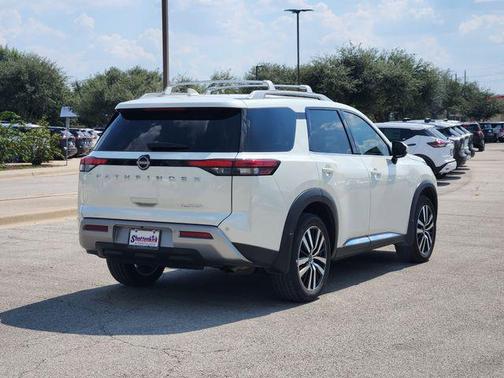 2024 Nissan Pathfinder Platinum FWD