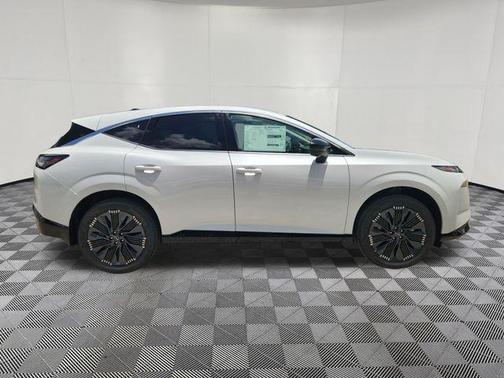 Everest White Pearl Tricoat 2026 Nissan Murano Platinum