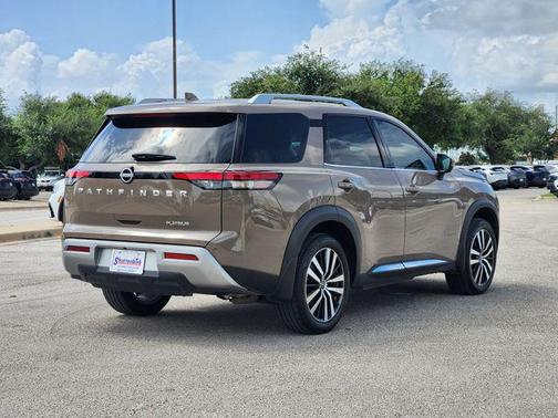 2024 Nissan Pathfinder Platinum FWD