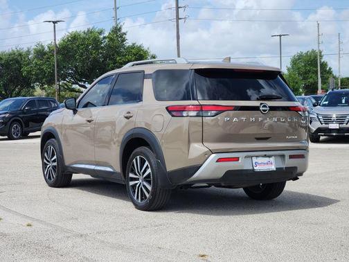 2024 Nissan Pathfinder Platinum FWD