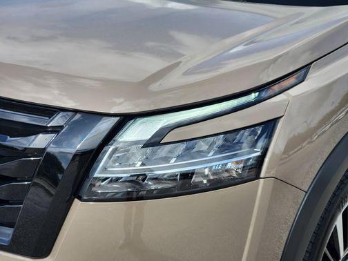 2024 Nissan Pathfinder Platinum FWD