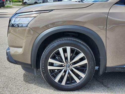 2024 Nissan Pathfinder Platinum FWD
