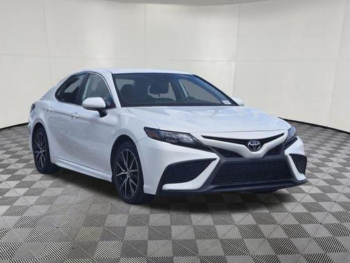 Ice Cap 2024 Toyota Camry SE