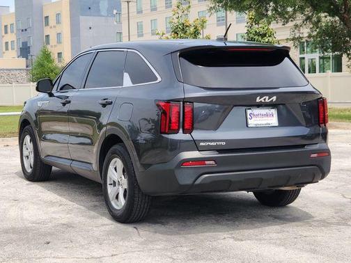 2023 Kia Sorento LX