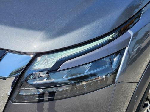 2025 Nissan Pathfinder Platinum FWD