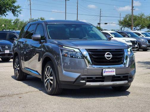 2025 Nissan Pathfinder Platinum FWD