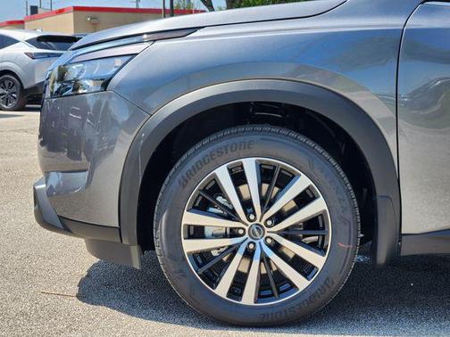 2025 Nissan Pathfinder Platinum FWD
