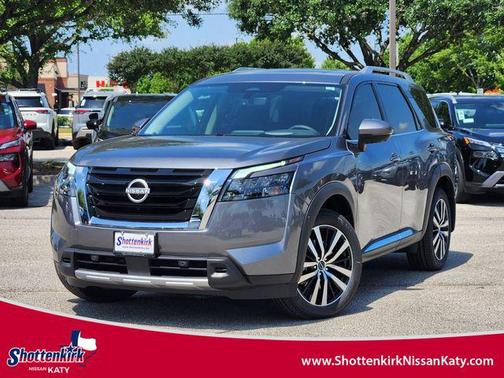 2025 Nissan Pathfinder Platinum FWD