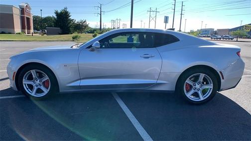 Photo 4 of 30 of 2016 Chevrolet Camaro 1LT