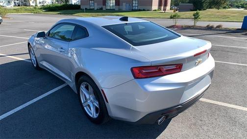 Photo 5 of 30 of 2016 Chevrolet Camaro 1LT