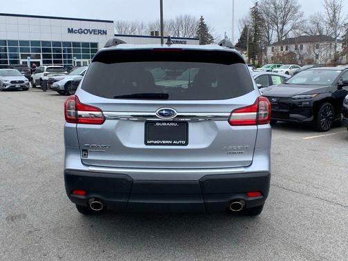 Ice Silver Metallic 2022 Subaru Ascent Limited 7-Passenger