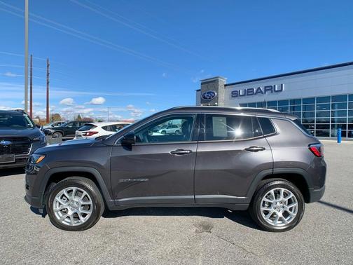 2023 Jeep Compass Latitude Lux