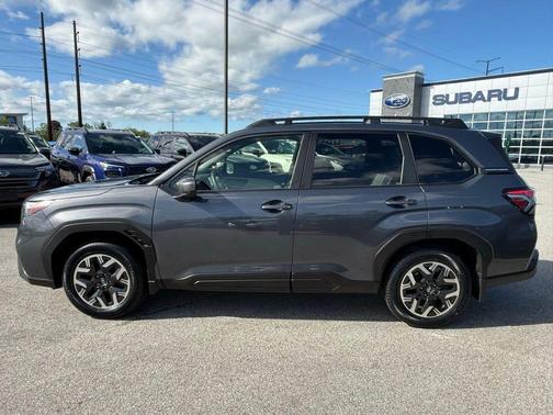 Magnetite Gray Metallic 2025 Subaru Forester Premium
