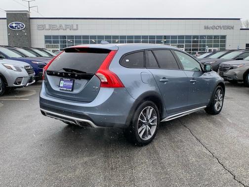 2018 Volvo V60 Cross Country T5