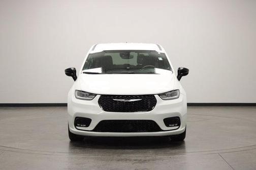 Bright White Clearcoat 2026 Chrysler Pacifica Select
