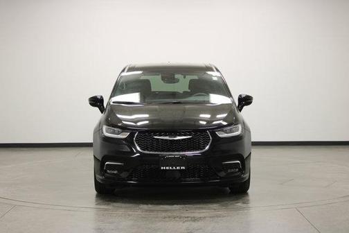 Diamond Black 2025 Chrysler Pacifica Select
