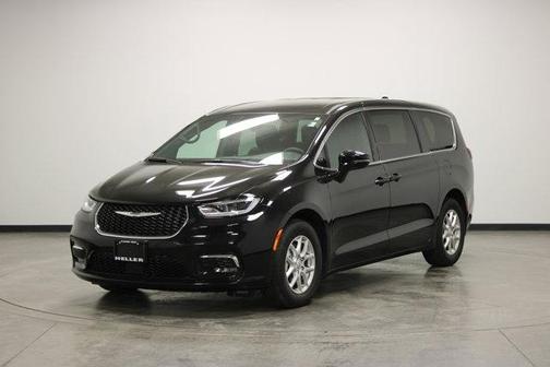 Diamond Black 2025 Chrysler Pacifica Select