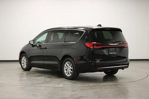 Diamond Black 2025 Chrysler Pacifica Select