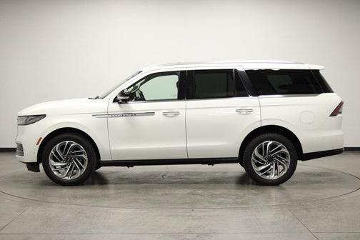 White Metallic 2025 Lincoln Navigator Reserve