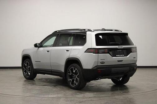 Silver Zynith Clearcoat 2026 Jeep Cherokee Overland
