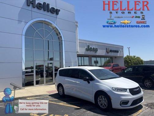 Bright White Clearcoat 2025 Chrysler Pacifica Select