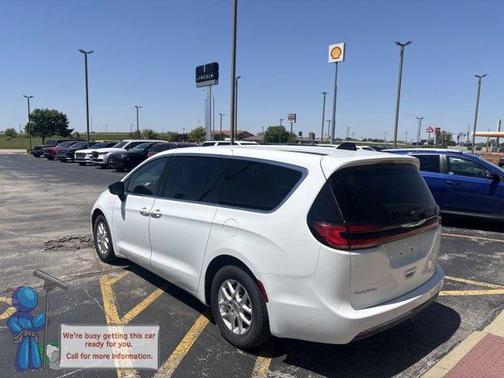 Bright White Clearcoat 2025 Chrysler Pacifica Select