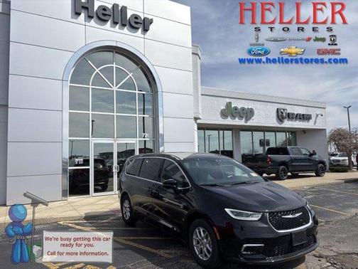 Diamond Black 2025 Chrysler Pacifica Select