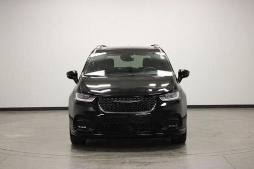 Diamond Black 2026 Chrysler Pacifica Limited
