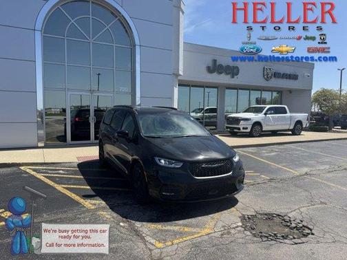 Diamond Black 2026 Chrysler Pacifica Limited