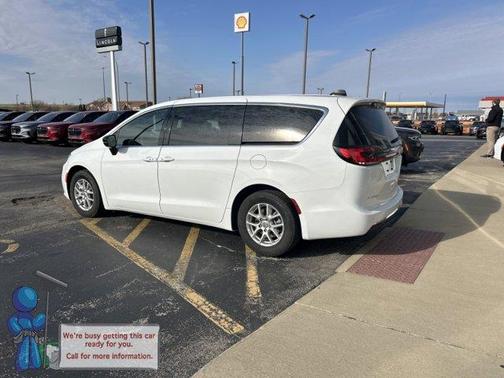 2025 Chrysler Pacifica Select