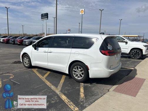 2025 Chrysler Pacifica Select