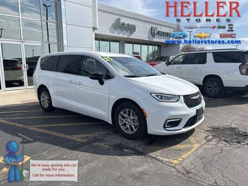 2025 Chrysler Pacifica Select