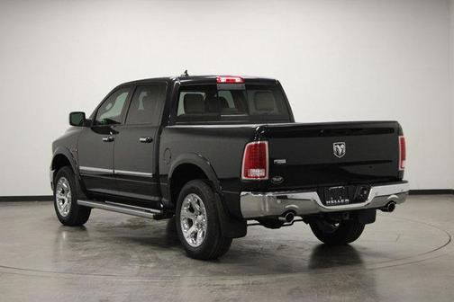 Brilliant Black Crystal Pearlcoat 2017 RAM 1500 Laramie