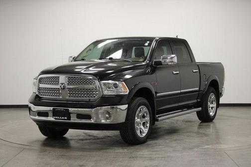 Brilliant Black Crystal Pearlcoat 2017 RAM 1500 Laramie
