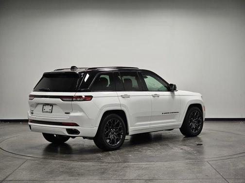 2025 Jeep Grand Cherokee Summit