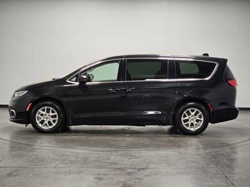 2023 Chrysler Pacifica Touring-L