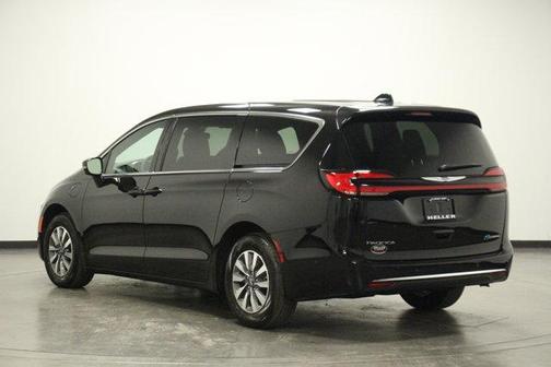 2025 Chrysler Pacifica Hybrid Select