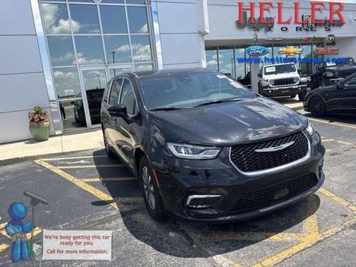 2025 Chrysler Pacifica Hybrid Select