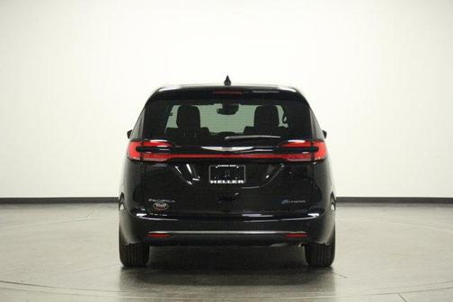2025 Chrysler Pacifica Hybrid Select