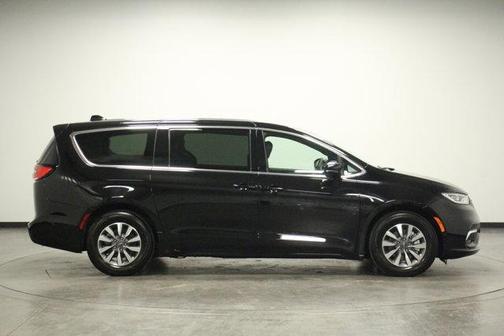 2025 Chrysler Pacifica Hybrid Select
