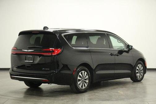 2025 Chrysler Pacifica Hybrid Select