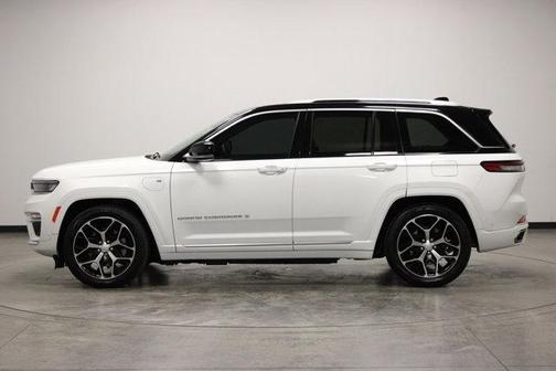 Bright White Clearcoat 2022 Jeep Grand Cherokee 4xe Summit