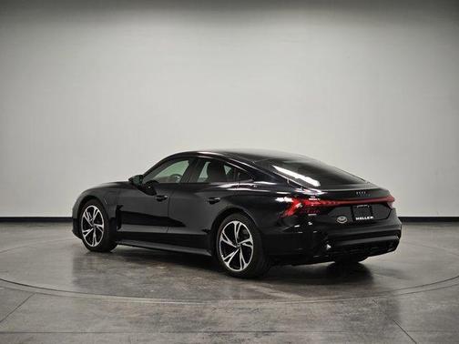 2023 Audi e-tron GT Premium Plus