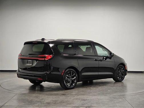 2025 Chrysler Pacifica Limited
