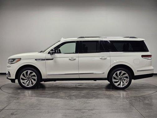 2023 Lincoln Navigator L Reserve