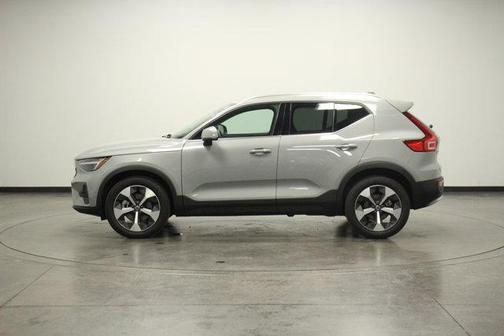 2025 Volvo XC40 B5 Plus Bright Theme