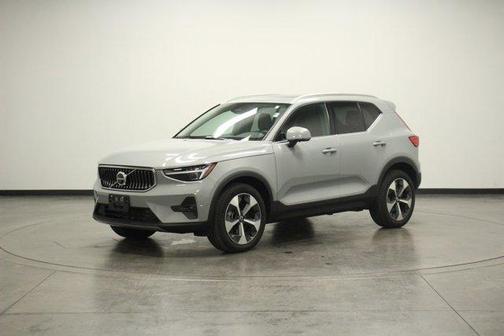 2025 Volvo XC40 B5 Plus Bright Theme