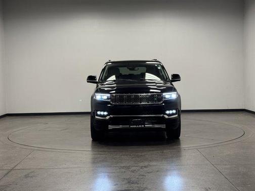 2023 Jeep Grand Wagoneer Base