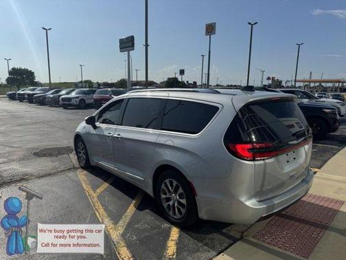 Silver Mist Clearcoat 2023 Chrysler Pacifica Hybrid Pinnacle